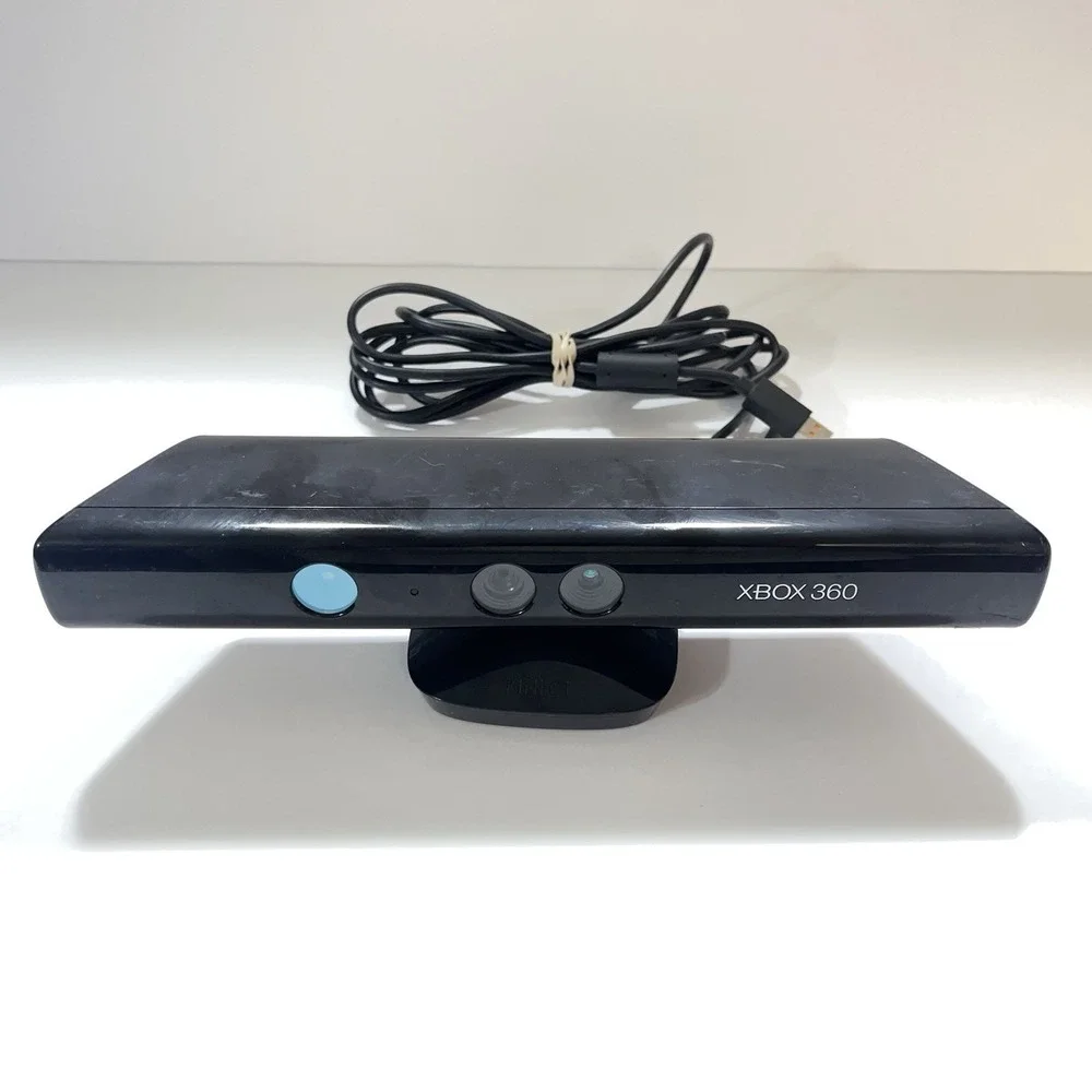 XBOX 360 Console, 4 Games, Kinect, 2 Controllers, AV Cords